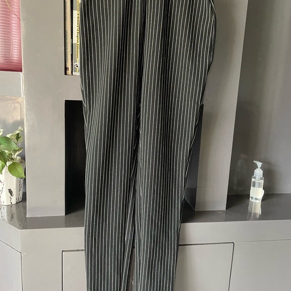Max. Size 8 . Black and white stripe formal pant - Picture 7 of 7